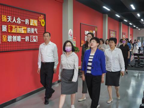 天下总工会女职工部莅临pp电子电气调研女职工事情