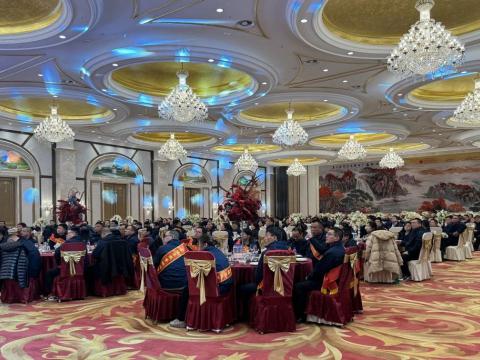 雄鹰展翅震寰宇 威龙腾飞冲云霄|pp电子电气召开2023年度总结表扬大会暨2024年迎新春晚会