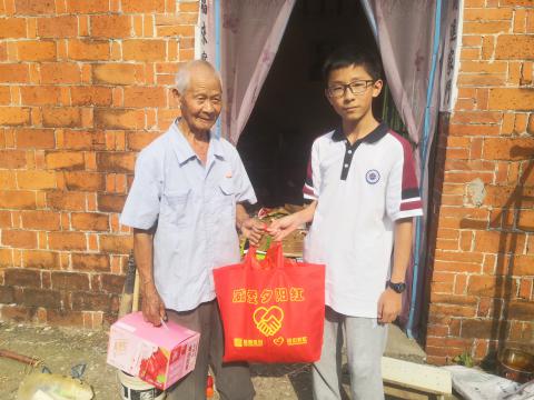 威爱斜阳红 | 情在金秋，，，，，，，，爱暖重阳